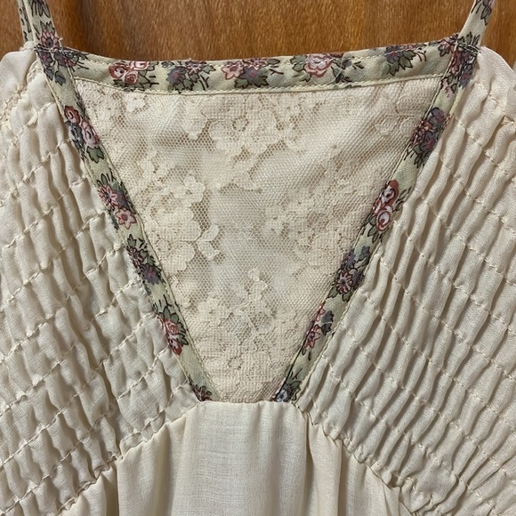 A woman’s long, cotton/polyester dress - Picture 3 of 8